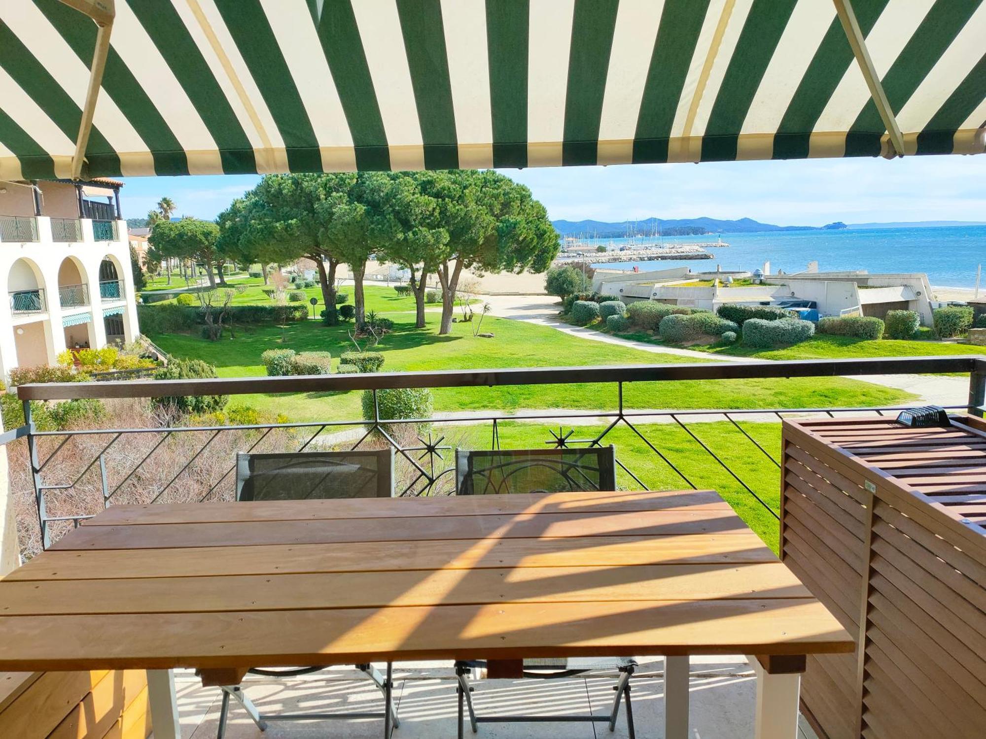 Vue D'or Les Pieds Dans L'eau Apartment *